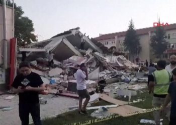 Gempa M 6,1 Guncang Turki, Bangunan Luluh Lantak-Korban Berjatuhan