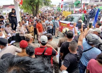 Mahasiswa Gedor DPRD Labuhanbatu, Usung 6 Tuntutan Nasional, Dari Pecat Kapolri hingga Tolak Tunjangan Fantastis Dewan
