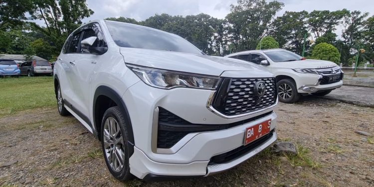 Saat Efesiensi Anggaran, Pimpinan DPRD Pasbar Beli 3 Unit Mobil Baru Disorot Masyarakat, Ketua DPRD Mobil Dibelikan Pemerintah