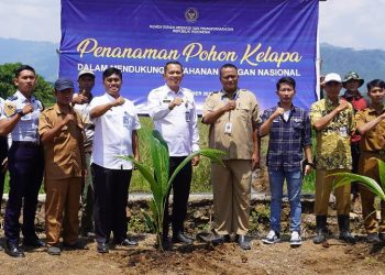 Dukung Ketahanan Pangan Puluhan Bibit Kelapa Hybrida Ditanam Rutan Pemalang