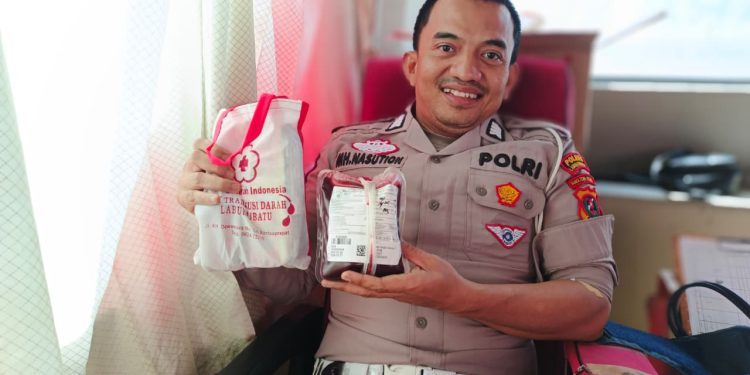 Personel Polantas Polres Labuhanbatu mendonorlsn darah (fajar)