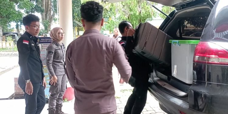 Kejari Langkat Geledah Dinas Pendidikan Langkat Dikasus Pengadaan 312 SMARTboard Senilai Rp 49,9 Miliar
