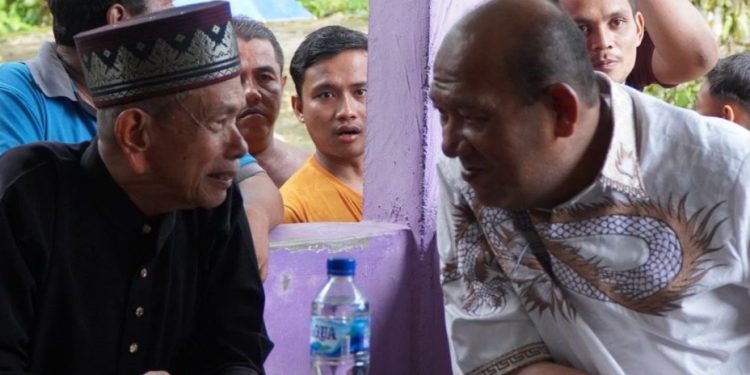 Dari Warung Kopi, Syah Afandin Putuskan Restorasi Makam Datuk Landak dan Bedah Jembatan Bahorok