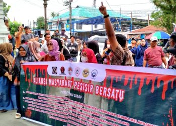 Jalan Pesisir Labuhanbatu Rusak Parah, Massa  Berunjukrasa