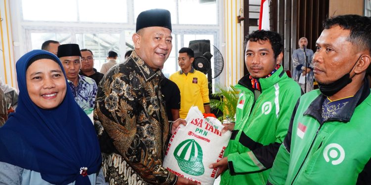 Langkat Menyala: Syah Afandin Guyur Rp5 Miliar untuk 7.716 Warga Tak Mampu