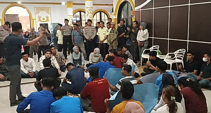 Gedung Rakyat Dikepung Pendemo, DPRD Langkat Dituding Jadi Makelar Proyek