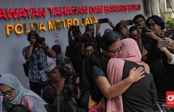 Tesis yang Terhenti Ditangan Polisi, Delpedro dan Larangan Alat Tulis
