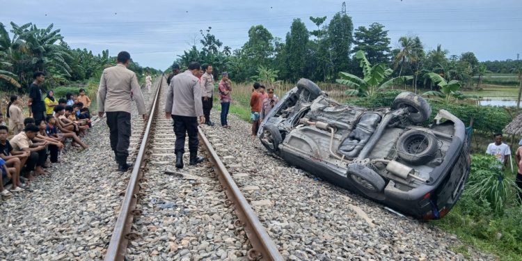 Maut di Rel Beringin, Kereta Api Hantam Mobil di Deli Serdang, Satu Tewas Dua Luka
