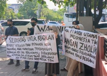 Puluhan Warga Gelar Demo di Kantor Disnaker Makassar, Protes PHK Karyawan Alfamidi