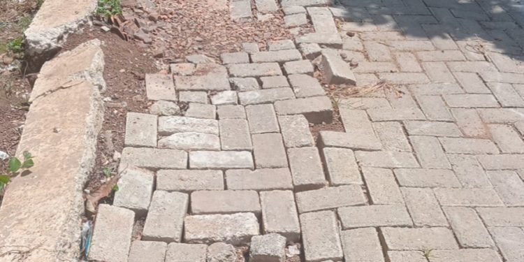 Didanai Rp 91 Juta dari Dana Desa, Proyek Paving Blok di Bijawang Bulukumba Dinilai Asal Jadi