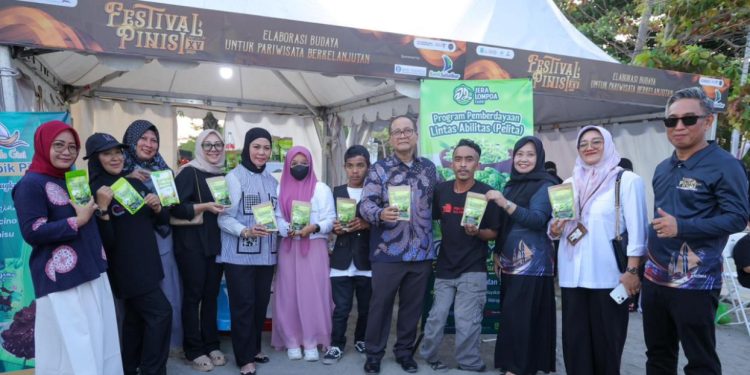 Sekretaris Menteri UMKM Apresiasi Produk Lokal Bulukumba di Festival Pinisi 2025