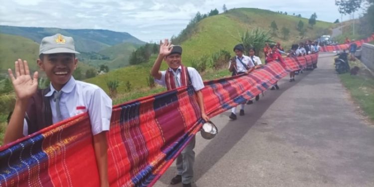 Dibalik Benturan Trail of The Kings dan Hari Ulos, Siapa Bermain di Samosir?