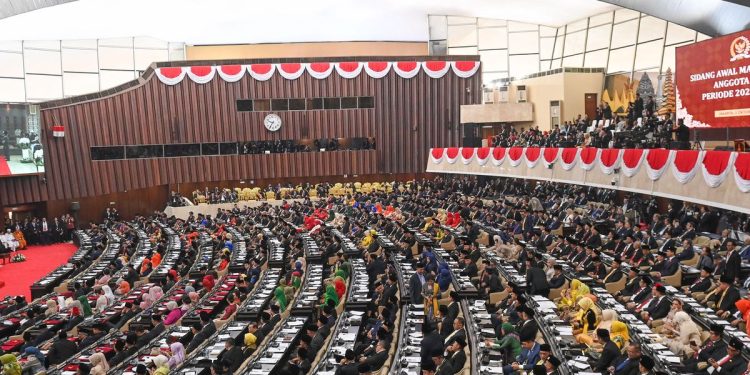 Dana Reses DPR Melonjak Jadi Rp 702 Juta: “Kita Kena Prank Massal,” Sindir Formappi