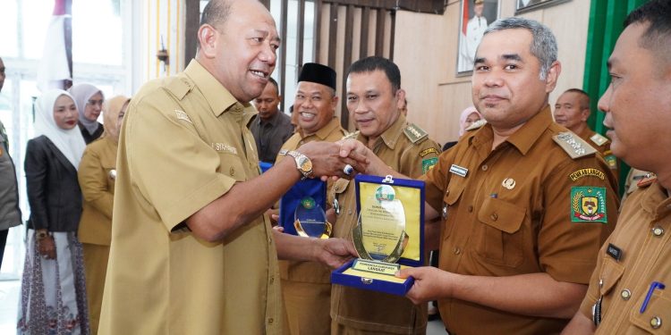 PAD Langkat 2024 Mendekati Target, Syah Afandin Hadiahi “Pahlawan Pajak” Daerah