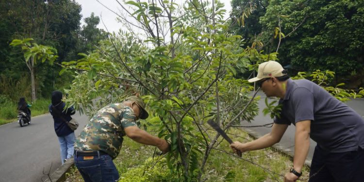 Bupati Pasaman Barat Yulianto Bersama Jajaran Pemkab Pasaman Barat Laksanakan Gotong Royong Bersama