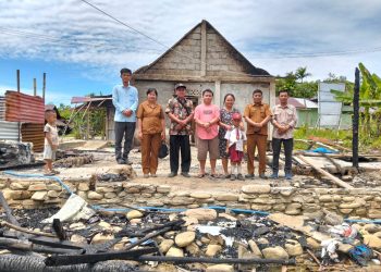 SD Negeri 078573 Balohao Tunjukkan Solidaritas, Ulurkan Tangan untuk Kades Balohao yang Rumahnya Ludes Terbakar