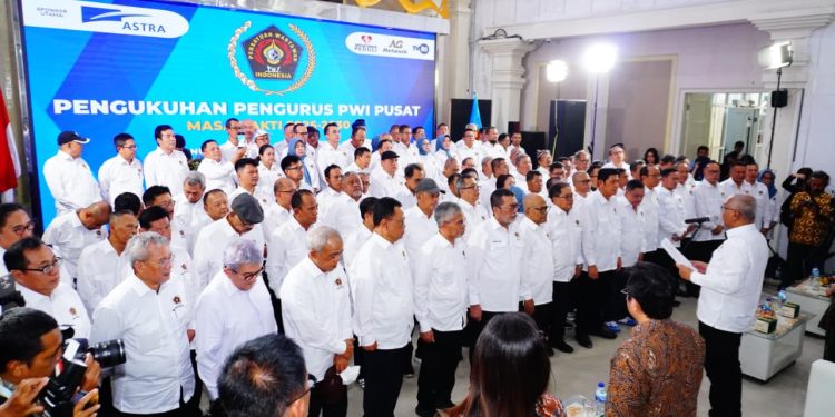 Pengurus PWI Pusat Periode 2025-2030 Resmi Dikukuhkan di Monumen Pers Solo
