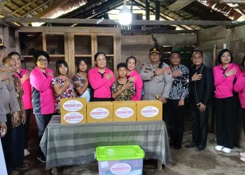 Sentuhan Ibu Bhayangkari Diujung Nias, Ny Monarika W Hermawan Bawa Harapan bagi Yatim Piatu Desa Mehaga