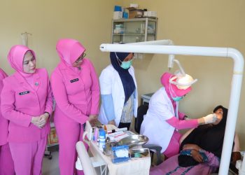 Bhayangkari Pasaman Barat Gelar Pemeriksaan Kesehatan Gratis dan Santuni Anak Yatim