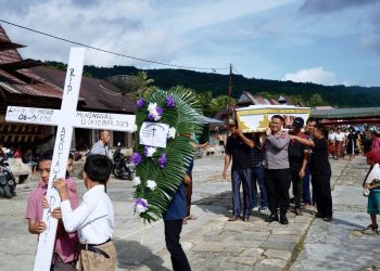 Polres Nias Selatan Hadir di Tengah Duka: Tali Kasih yang Menembus Batas Iman