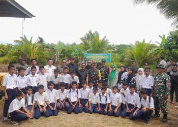 Kepala Tim Wasev dari Mabesad TNI Brigjen TNI Heru Lang Lang Buana Beri Memotivasi Siswa SMP Harapan Mandiangin