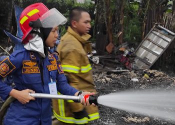 Jenni Liliana Srikandi Damkar Pemalang,Tidak Takut Api Saat Bertugas