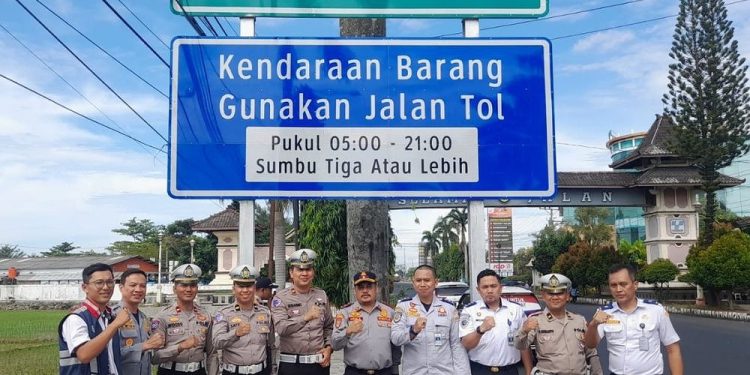 Rambu Himbauan Kendaraan Barang Masuk Tol Resmi Terpasang,Anggota DPR -RI Rizal Bawazier Apreasiasi Kesemua Pihak