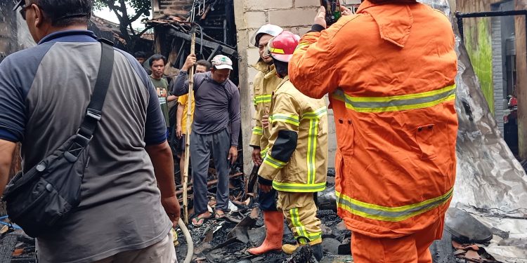 Ditinggal Pergi Kondangan,Dua Rumah di Pemalang Hangus Terbakar