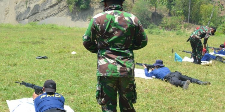 Petugas Lapas Bersama Kodim 0715/ Kendal Latihan Menembak Bersama