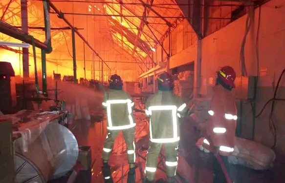 Pabrik Tekstil di Tegal Ludes Dilalap Api Tengah Malam, Kerugian Capai Miliaran Rupiah