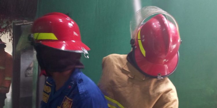 Ngisi Bensin Sambil Merokok, Sebuah Kios Milik Warga di Pemalang Hangus Terbakar