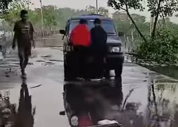 Ganasnya Banjir Rob di Pemalang Membuat Kendaraan Alami Kerusakan