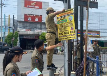 Menganggu Jalan Sejumlah Reklame Liar Ditertibkan Satpol PP Pemalang