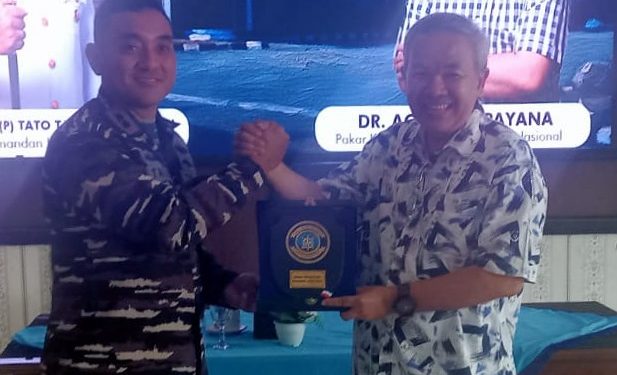 Lanal Tegal Gelar Sharing Telekomunikasi dan Komunikasi Dengan Pakar DR Aqua Dwipayana,MI,Kom