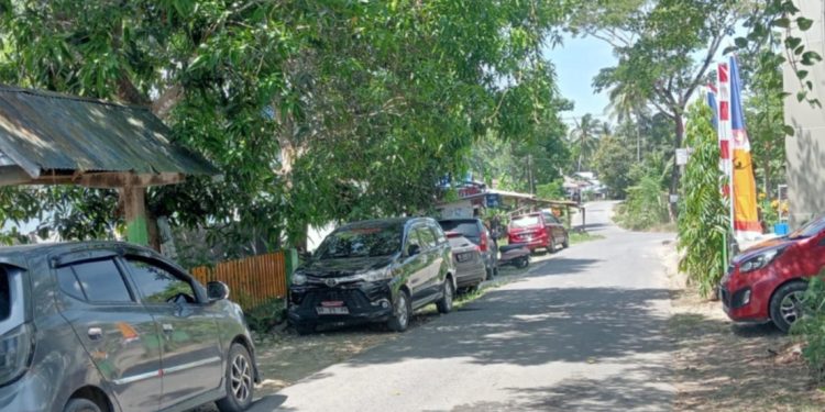 Diduga Oknum Dokter di Puskesmas Manyampa Sembarangan Parkir, Warga Protes: “Ganggu Akses Rumah Saya!”