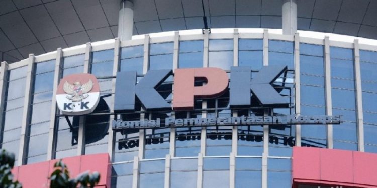 Uang Rupiah, Dolar, dan Pound Sterling Berserakan di OTT Gubernur Riau, KPK Buka Kotak Pandora Korupsi Dibumi Lancang Kuning