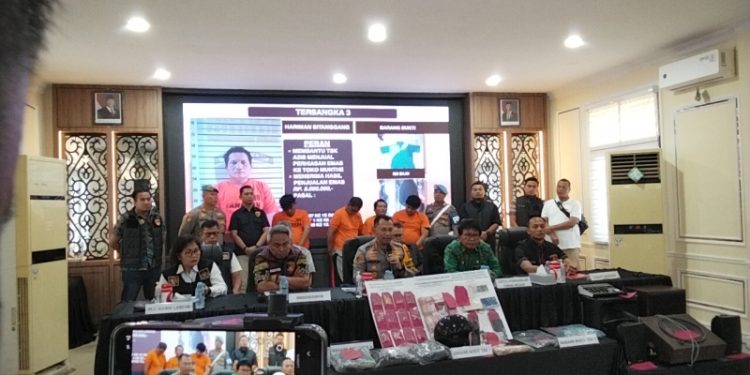 Sakit Hati Sopir Berujung Api, Rumah Hakim Pembongkar OTT Dibakar, Emas Disikat