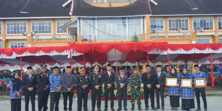 Pemkab Pasaman Barat Gelar Upacara Hari Pahlawan ke-80 dan Hari Kesehatan Nasional ke-61