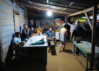 Setelah di Nagari Aia Gadang, Rommy Chandra Langsung Tinjau Lokasi Banjir dan Salurkan Bantuan di Jorong Tanjung Pangkal