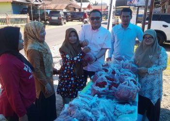 Sekda Pasbar Doddy San Ismail Pantau Langsung Kegiatan Pangan Murah di Simpang Empat