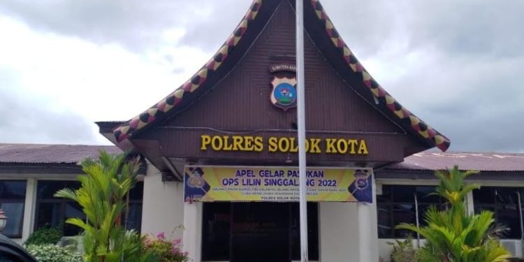 Kejamnya “Tabarat” Polres Solok Kota Telusuri Dugaan Pungli Berselimut Amal di MTsN 1 Kota Solok