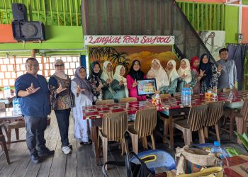 Srikandi Langkat yang Lembut dan Tegar, Yayasan Al Farizd Anugerahi Ny Endang Syah Afandin Tokoh Perempuan Peduli Anak