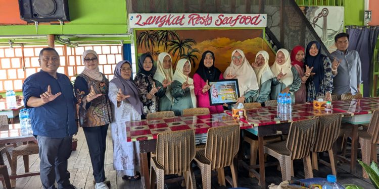 Srikandi Langkat yang Lembut dan Tegar, Yayasan Al Farizd Anugerahi Ny Endang Syah Afandin Tokoh Perempuan Peduli Anak