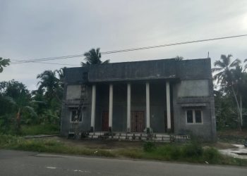 Bangunan Megah Bak Istana Desa Hilibadalu Terbengkalai, Diduga Jadi Monumen Pemborosan Dana Desa