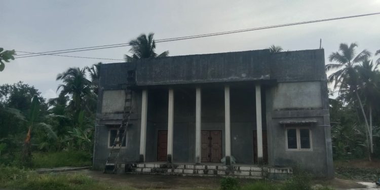Bangunan Megah Bak Istana Desa Hilibadalu Terbengkalai, Diduga Jadi Monumen Pemborosan Dana Desa