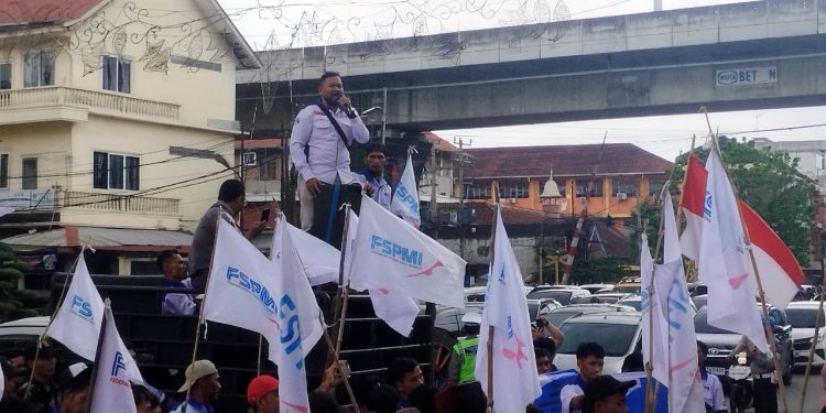 Serikat Pekerja Geruduk Kantor Asian Agri Group di Medan, Tuntut Hentikan Eksploitasi dan Naikkan Upah