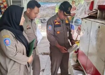 Petugas Gabungan Satpol PP dan Bea Cukai Sita Ratusan Batang Rokok Ilegal