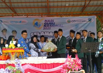 SMA Negeri 3 Panyabungan Ledakkan Semangat HUT Guru ke-80