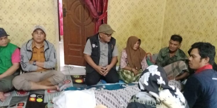 Bupati Pasaman Barat Yulianto Melayat Kerumah Duka Korban Longsor