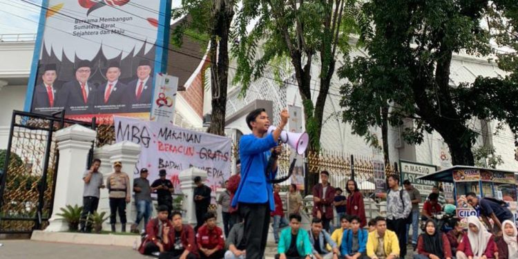 Ratusan Rumah Terendam Banjir, Warga Mengungsi, Anggota DPRD Pasaman Barat Hilang dari Pandangan